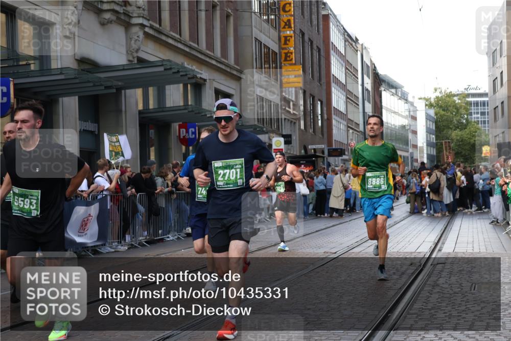 13.09.2026 - 21. swb-Marathon Bremen Strokosch-Dieckow http://msf.ph/oto/10435331 13.09.2026 13:13:49 Ziel 107, 235, 670, 1433, 1542, 1613, 1998, 2043, 2084, 2203, 2701, 2824, 2922, 4728, 5593, 5610, 6145, 7029, 7435, 7591, 7659, 7963, 8118, 8886, 8919, 9426, 9635, 9783, 10105, 524, 683, 779, 1704, 1707, 1937, 2401, 2422, 2767, 2882, 3236, 3413, 5443, 6451, 7210, 7283, 7493, 7707, 8477, 8840, 9442, 9884, 13099 meine-sportfotos.de
