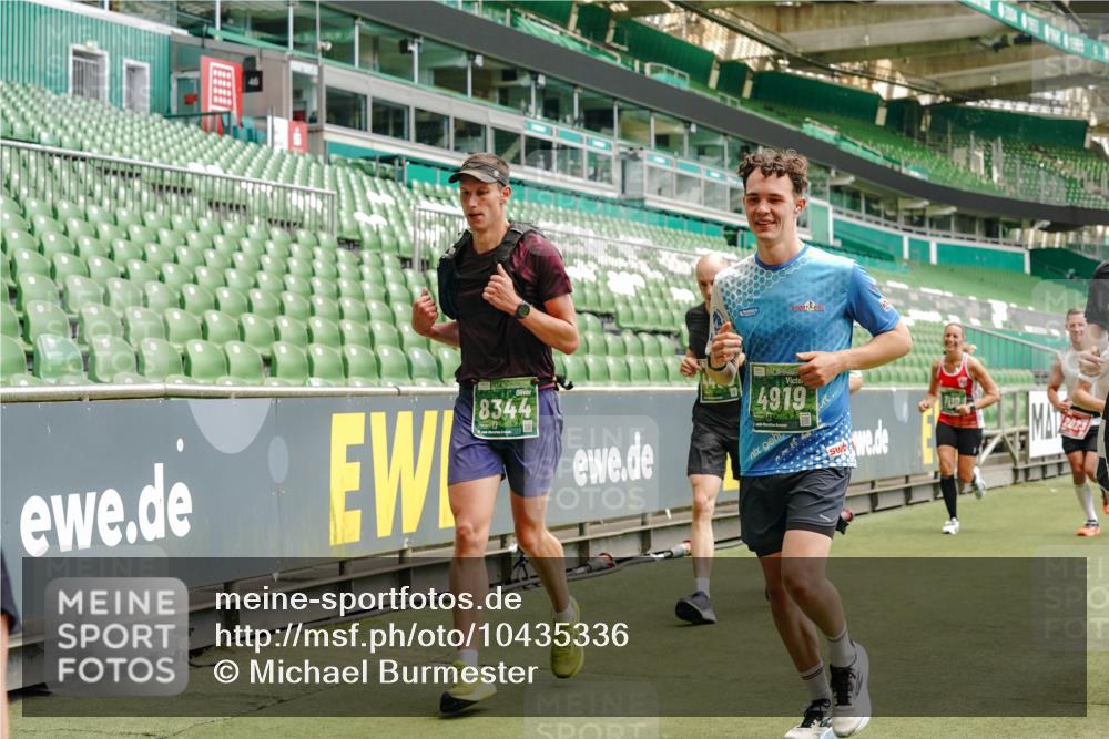 13.09.2026 - 21. swb-Marathon Bremen Michael Burmester http://msf.ph/oto/10435336 13.09.2026 13:05:25 Laufen im Stadion 178, 209, 217, 244, 323, 394, 430, 454, 534, 536, 565, 647, 784, 891, 900, 1073, 1239, 1243, 1274, 1307, 1308, 1373, 1380, 1456, 1533, 1581, 1627, 1653, 1656, 1687, 1780, 1914, 1932, 1941, 2023, 2076, 2089, 2126, 2241, 2244, 2265, 2301, 2310, 2355, 2369, 2393, 2430, 2452, 2464, 2602, 2723, 2742, 2764, 2867, 2872, 2891, 2910, 2919, 2957, 2959, 2985, 3028, 3030, 3115, 3217, 3278, 3320, 3343, 3419, 3425, 3444, 3485, 3521, 3796, 3909, 242 meine-sportfotos.de