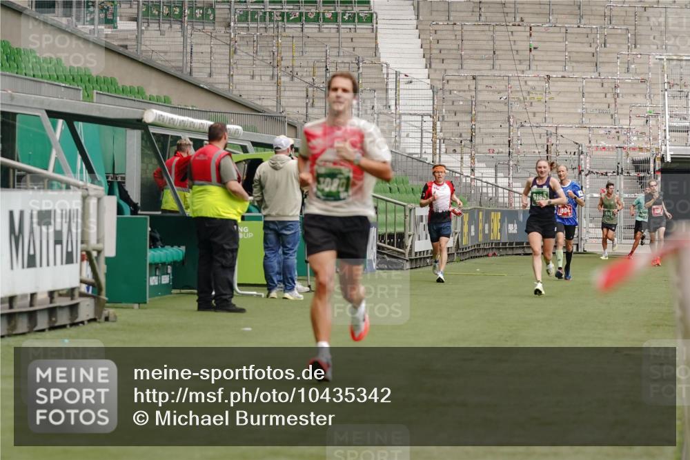 13.09.2026 - 21. swb-Marathon Bremen Michael Burmester http://msf.ph/oto/10435342 13.09.2026 12:37:40 Laufen im Stadion 346, 365, 466, 658, 895, 1090, 1118, 1288, 1385, 1485, 1583, 1604, 1754, 2073, 2141, 2352, 2585, 2670, 3080, 3606, 3617, 6112, 7244, 7650, 7768, 8077, 8081, 8729, 9399, 9522, 9617, 250, 272, 299, 525, 919, 1089, 1212, 2072, 5428, 7741 meine-sportfotos.de