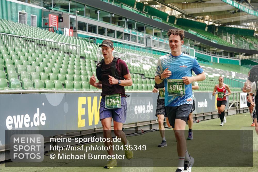 13.09.2026 - 21. swb-Marathon Bremen Michael Burmester http://msf.ph/oto/10435349 13.09.2026 13:05:25 Laufen im Stadion 178, 209, 217, 244, 323, 394, 430, 454, 534, 536, 565, 647, 784, 891, 900, 1073, 1239, 1243, 1274, 1307, 1308, 1373, 1380, 1456, 1533, 1581, 1627, 1653, 1656, 1687, 1780, 1914, 1932, 1941, 2023, 2076, 2089, 2126, 2241, 2244, 2265, 2301, 2310, 2355, 2369, 2393, 2430, 2452, 2464, 2602, 2723, 2742, 2764, 2867, 2872, 2891, 2910, 2919, 2957, 2959, 2985, 3028, 3030, 3115, 3217, 3278, 3320, 3343, 3419, 3425, 3444, 3485, 3521, 3796, 3909, 242 meine-sportfotos.de