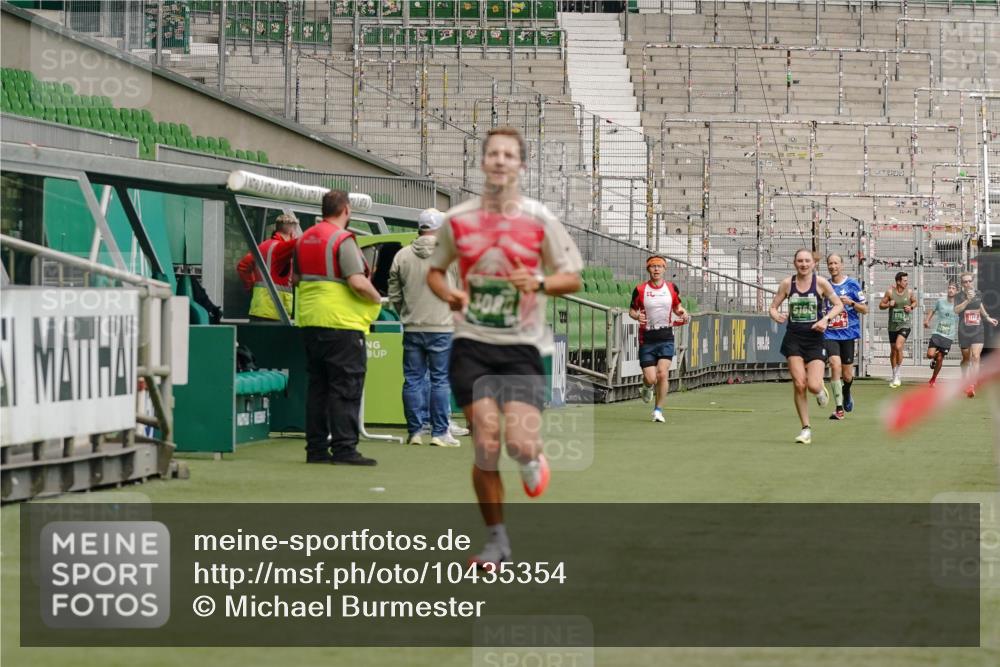 13.09.2026 - 21. swb-Marathon Bremen Michael Burmester http://msf.ph/oto/10435354 13.09.2026 12:37:40 Laufen im Stadion 346, 365, 466, 658, 895, 1090, 1118, 1288, 1385, 1485, 1583, 1604, 1754, 2073, 2141, 2352, 2585, 2670, 3080, 3606, 3617, 6112, 7244, 7650, 7768, 8077, 8081, 8729, 9399, 9522, 9617, 250, 272, 299, 525, 919, 1089, 1212, 2072, 5428, 7741 meine-sportfotos.de