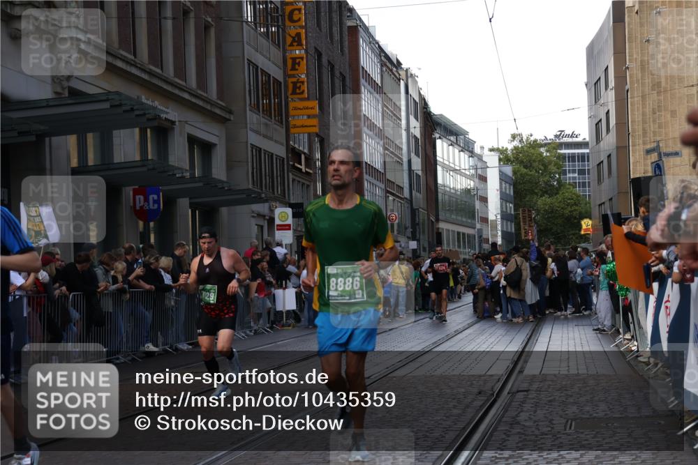 13.09.2026 - 21. swb-Marathon Bremen Strokosch-Dieckow http://msf.ph/oto/10435359 13.09.2026 13:13:50 Ziel 107, 235, 670, 1433, 1542, 1613, 1998, 2043, 2084, 2203, 2701, 2824, 2913, 2922, 4728, 5593, 5610, 5986, 6145, 7029, 7435, 7591, 7659, 7963, 8118, 8886, 8919, 9426, 9635, 9783, 10105, 524, 670, 683, 1704, 1707, 1937, 2401, 2422, 2767, 2882, 3236, 3413, 5443, 6451, 7210, 7283, 7493, 7707, 8840, 9442, 9635, 9884, 13099 meine-sportfotos.de