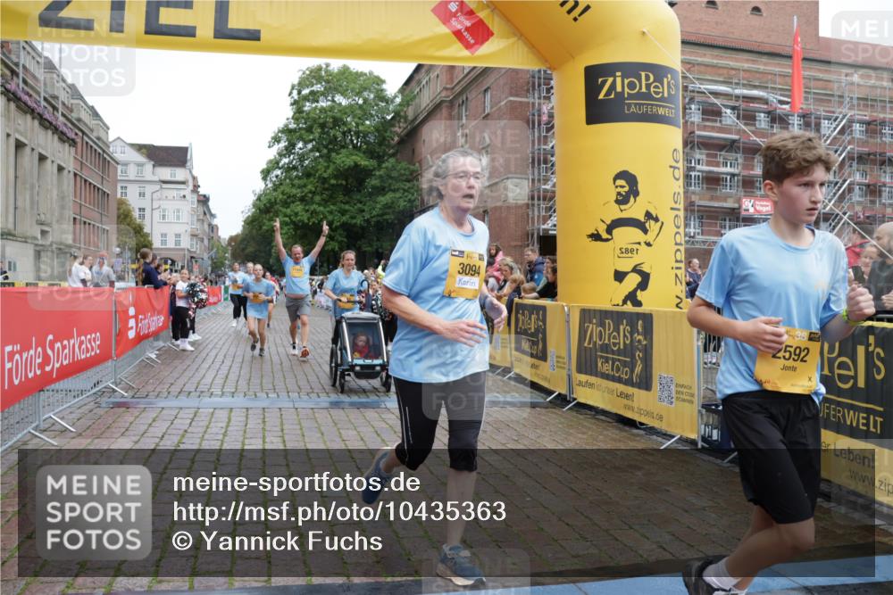 13.09.2026 - Kiel Lauf Yannick Fuchs http://msf.ph/oto/10435363 13.09.2026 09:49:15 Ziel 221, 784, 1559, 1561, 2115, 2592, 2626, 2731, 2867, 3094, 4173, 4333, 4364, 4962, 8617, 8681, 8869, 9001, 10150, 11190, 11322, 11989, 11990, 830, 1547, 2047, 2663, 2852, 2921, 3418, 3509, 3550, 4961, 5784, 6065, 6239, 6278, 6362, 6593, 7448, 8844, 9058, 9209, 9219, 9382, 9384, 9691, 10092, 10458, 10961, 11054, 11184, 11294, 11411, 12614, 2065, 2327, 2919, 3785, 4363, 4376, 4711, 5404, 10145, 12492, 12632, 467, 1731, 5784, 6239, 7071, 7448, 9382, 9384, 10458 meine-sportfotos.de