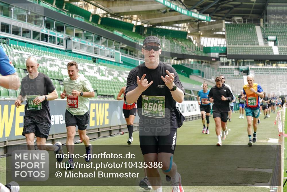 13.09.2026 - 21. swb-Marathon Bremen Michael Burmester http://msf.ph/oto/10435386 13.09.2026 13:05:25 Laufen im Stadion 178, 209, 217, 244, 323, 394, 430, 454, 534, 536, 565, 647, 784, 891, 900, 1073, 1239, 1243, 1274, 1307, 1308, 1373, 1380, 1456, 1533, 1581, 1627, 1653, 1656, 1687, 1780, 1914, 1932, 1941, 2023, 2076, 2089, 2126, 2241, 2244, 2265, 2301, 2310, 2355, 2369, 2393, 2430, 2452, 2464, 2602, 2723, 2742, 2764, 2867, 2872, 2891, 2910, 2919, 2957, 2959, 2985, 3028, 3030, 3115, 3217, 3278, 3320, 3343, 3419, 3425, 3444, 3485, 3521, 3796, 3909, 242 meine-sportfotos.de