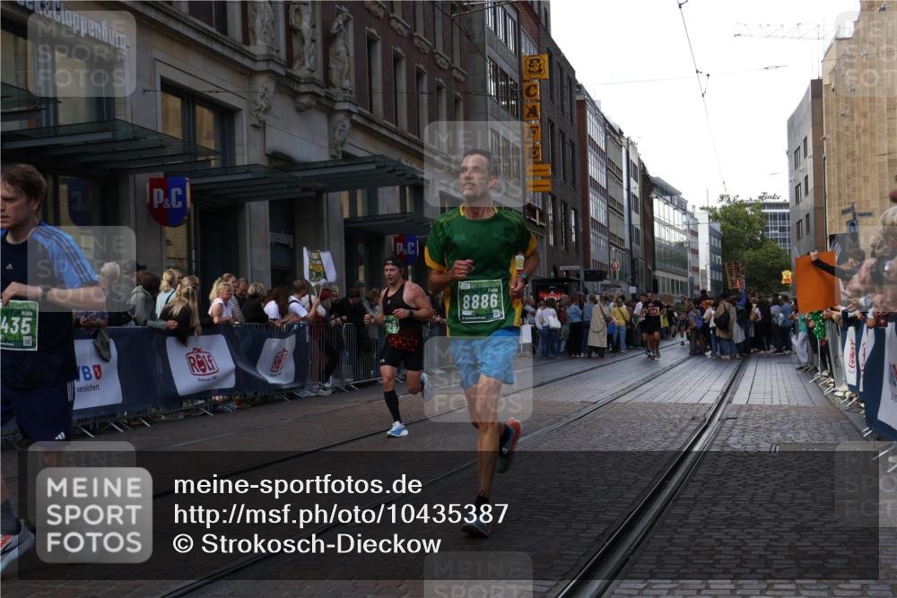 13.09.2026 - 21. swb-Marathon Bremen Strokosch-Dieckow http://msf.ph/oto/10435387 13.09.2026 13:13:50 Ziel 107, 235, 670, 1433, 1542, 1613, 1998, 2043, 2084, 2203, 2701, 2824, 2913, 2922, 4728, 5593, 5610, 5986, 6145, 7029, 7435, 7591, 7659, 7963, 8118, 8886, 8919, 9426, 9635, 9783, 10105, 524, 670, 683, 1704, 1707, 1937, 2401, 2422, 2767, 2882, 3236, 3413, 5443, 6451, 7210, 7283, 7493, 7707, 8840, 9442, 9635, 9884, 13099 meine-sportfotos.de