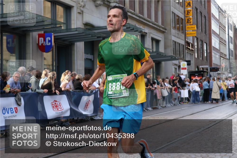 13.09.2026 - 21. swb-Marathon Bremen Strokosch-Dieckow http://msf.ph/oto/10435398 13.09.2026 13:13:51 Ziel 107, 235, 1433, 1542, 1613, 1998, 2043, 2084, 2203, 2701, 2824, 2913, 2922, 3545, 4728, 5593, 5610, 5986, 6145, 7029, 7435, 7591, 7659, 7963, 8118, 8886, 8919, 9426, 9783, 10105, 524, 670, 683, 1704, 1707, 1937, 2401, 2422, 2767, 2882, 3236, 3413, 5443, 6451, 7210, 7283, 7493, 7707, 8840, 9442, 9635, 9884, 13099 meine-sportfotos.de