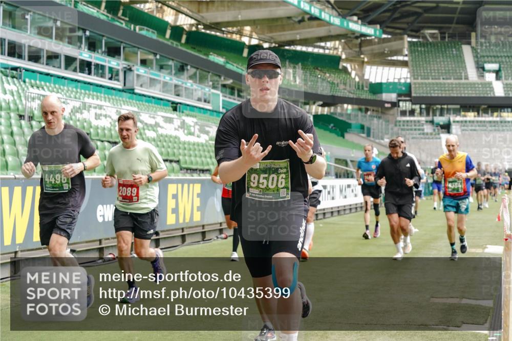 13.09.2026 - 21. swb-Marathon Bremen Michael Burmester http://msf.ph/oto/10435399 13.09.2026 13:05:26 Laufen im Stadion 109, 178, 217, 244, 323, 394, 430, 454, 534, 536, 565, 647, 784, 891, 900, 1073, 1239, 1243, 1274, 1307, 1308, 1373, 1380, 1456, 1533, 1581, 1627, 1653, 1656, 1687, 1780, 1914, 1932, 1941, 2023, 2076, 2089, 2126, 2241, 2244, 2265, 2301, 2310, 2355, 2369, 2393, 2430, 2452, 2464, 2602, 2723, 2742, 2764, 2867, 2872, 2891, 2910, 2919, 2957, 2959, 2985, 3028, 3030, 3115, 3217, 3278, 3320, 3343, 3419, 3425, 3444, 3485, 3521, 3796, 3909, 242 meine-sportfotos.de