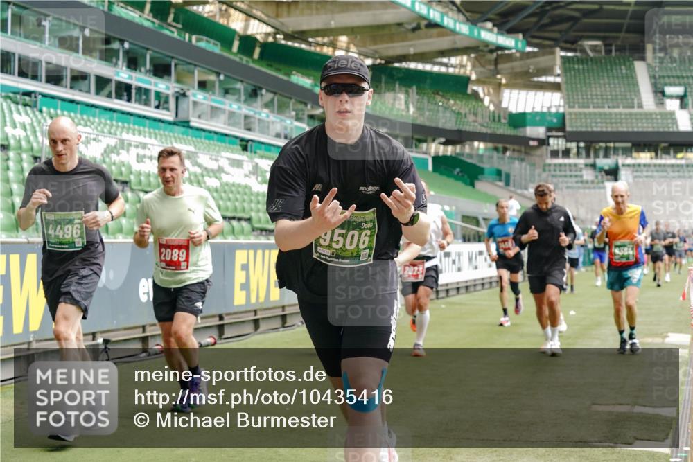 13.09.2026 - 21. swb-Marathon Bremen Michael Burmester http://msf.ph/oto/10435416 13.09.2026 13:05:26 Laufen im Stadion 109, 178, 217, 244, 323, 394, 430, 454, 534, 536, 565, 647, 784, 891, 900, 1073, 1239, 1243, 1274, 1307, 1308, 1373, 1380, 1456, 1533, 1581, 1627, 1653, 1656, 1687, 1780, 1914, 1932, 1941, 2023, 2076, 2089, 2126, 2241, 2244, 2265, 2301, 2310, 2355, 2369, 2393, 2430, 2452, 2464, 2602, 2723, 2742, 2764, 2867, 2872, 2891, 2910, 2919, 2957, 2959, 2985, 3028, 3030, 3115, 3217, 3278, 3320, 3343, 3419, 3425, 3444, 3485, 3521, 3796, 3909, 242 meine-sportfotos.de