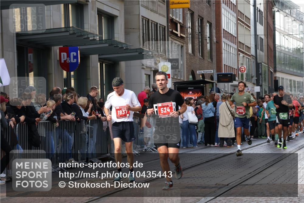 13.09.2026 - 21. swb-Marathon Bremen Strokosch-Dieckow http://msf.ph/oto/10435443 13.09.2026 13:13:56 Ziel 107, 235, 469, 1433, 1542, 1613, 1998, 2043, 2084, 2203, 2701, 2824, 2913, 2922, 3545, 4452, 4728, 5593, 5610, 5836, 5986, 6145, 7029, 7435, 7591, 7659, 7963, 8118, 8456, 8886, 8919, 9783, 10105, 524, 670, 683, 1704, 1707, 1937, 2422, 2767, 3236, 3413, 5443, 6451, 7210, 7283, 7707, 9426, 9635, 9884, 13099 meine-sportfotos.de