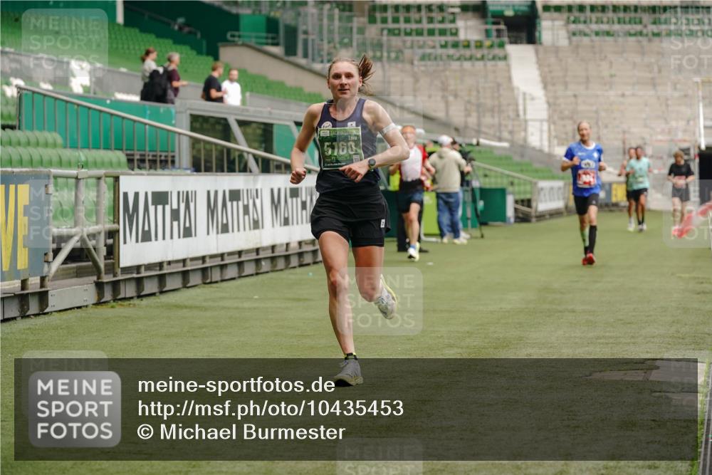 13.09.2026 - 21. swb-Marathon Bremen Michael Burmester http://msf.ph/oto/10435453 13.09.2026 12:37:51 Laufen im Stadion 277, 346, 466, 658, 895, 1090, 1118, 1320, 1323, 1385, 1485, 1583, 1604, 1754, 1911, 2073, 2141, 2352, 2585, 2670, 3080, 3606, 3617, 6112, 7244, 7650, 7768, 8077, 8081, 8729, 9399, 9522, 9617, 250, 272, 299, 525, 919, 1089, 1212, 2072, 5428, 7741 meine-sportfotos.de