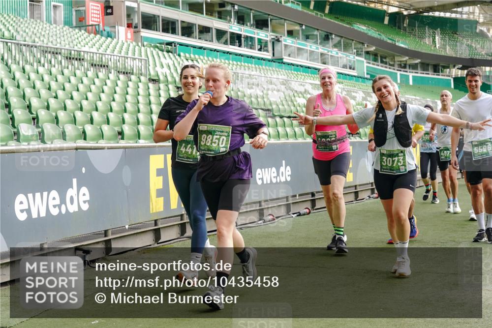 13.09.2026 - 21. swb-Marathon Bremen Michael Burmester http://msf.ph/oto/10435458 13.09.2026 13:34:08 Laufen im Stadion 155, 170, 193, 368, 428, 594, 679, 709, 765, 786, 787, 916, 1001, 1026, 1048, 1051, 1098, 1280, 1292, 1321, 1377, 1444, 1553, 1557, 1560, 1591, 1592, 1607, 1661, 1703, 1760, 1772, 1784, 1827, 1996, 2077, 2132, 2226, 2338, 2399, 2400, 2451, 2479, 2511, 2515, 2543, 2616, 2630, 2641, 2718, 2735, 2757, 2769, 2787, 2791, 2982, 3014, 3179, 3345, 3443, 3503, 3547, 3577, 3601, 3614, 3660, 3708, 3709, 3720, 3797, 3875, 3901, 3911, 3914, 3952, 4001, 4014, 5151 meine-sportfotos.de