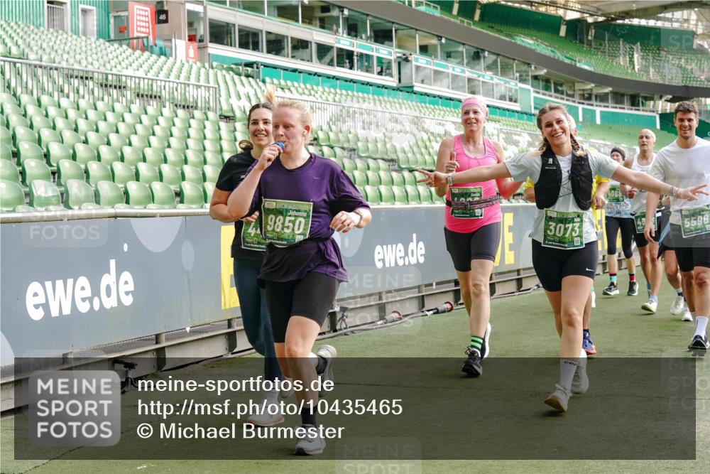 13.09.2026 - 21. swb-Marathon Bremen Michael Burmester http://msf.ph/oto/10435465 13.09.2026 13:34:08 Laufen im Stadion 155, 170, 193, 368, 428, 594, 679, 709, 765, 786, 787, 916, 1001, 1026, 1048, 1051, 1098, 1280, 1292, 1321, 1377, 1444, 1553, 1557, 1560, 1591, 1592, 1607, 1661, 1703, 1760, 1772, 1784, 1827, 1996, 2077, 2132, 2226, 2338, 2399, 2400, 2451, 2479, 2511, 2515, 2543, 2616, 2630, 2641, 2718, 2735, 2757, 2769, 2787, 2791, 2982, 3014, 3179, 3345, 3443, 3503, 3547, 3577, 3601, 3614, 3660, 3708, 3709, 3720, 3797, 3875, 3901, 3911, 3914, 3952, 4001, 4014, 5151 meine-sportfotos.de