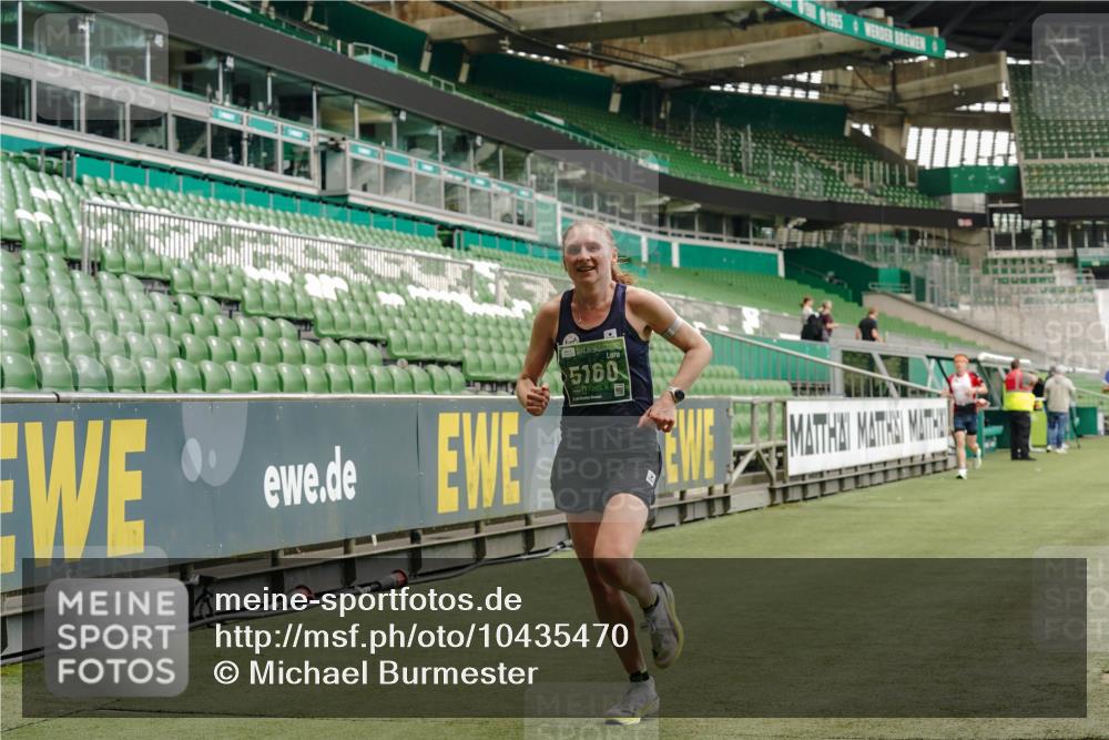 13.09.2026 - 21. swb-Marathon Bremen Michael Burmester http://msf.ph/oto/10435470 13.09.2026 12:37:53 Laufen im Stadion 277, 346, 466, 658, 895, 1090, 1118, 1320, 1323, 1385, 1485, 1583, 1604, 1754, 1911, 2073, 2141, 2352, 2585, 2670, 3080, 3606, 3617, 6112, 7244, 7650, 7768, 8077, 8081, 8729, 9399, 9522, 9617, 250, 272, 299, 525, 919, 1089, 1212, 2072, 5428, 7741 meine-sportfotos.de