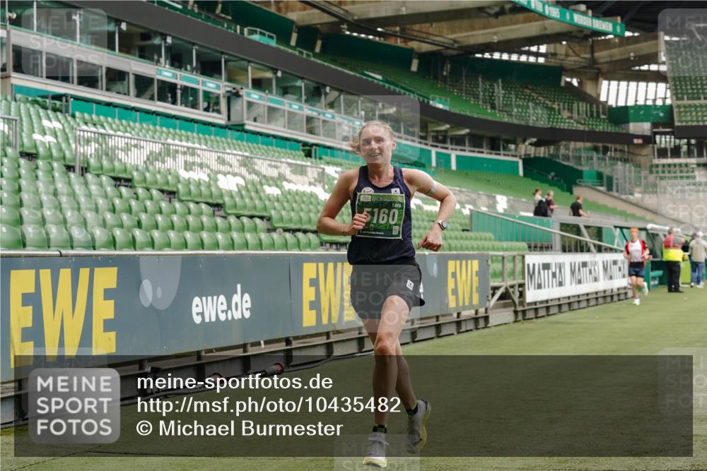 13.09.2026 - 21. swb-Marathon Bremen Michael Burmester http://msf.ph/oto/10435482 13.09.2026 12:37:53 Laufen im Stadion 277, 346, 466, 658, 895, 1090, 1118, 1320, 1323, 1385, 1485, 1583, 1604, 1754, 1911, 2073, 2141, 2352, 2585, 2670, 3080, 3606, 3617, 6112, 7244, 7650, 7768, 8077, 8081, 8729, 9399, 9522, 9617, 250, 272, 299, 525, 919, 1089, 1212, 2072, 5428, 7741 meine-sportfotos.de
