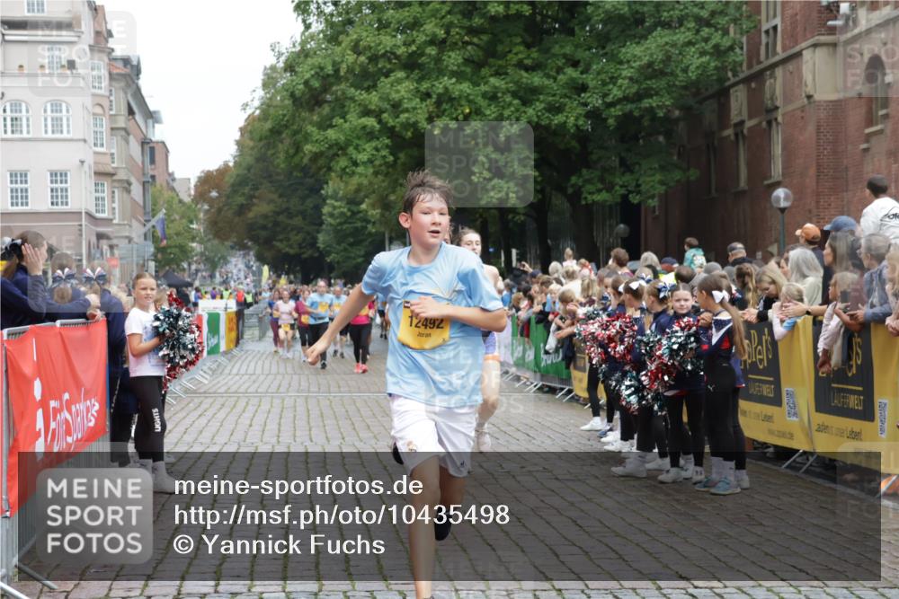 13.09.2026 - Kiel Lauf Yannick Fuchs http://msf.ph/oto/10435498 13.09.2026 09:49:31 Ziel 2065, 2327, 2919, 3785, 4363, 4376, 4711, 5404, 10145, 12492, 12632, 221, 784, 1559, 1561, 2115, 2592, 2626, 2731, 2867, 2919, 3094, 3418, 3550, 4173, 4333, 4364, 4961, 4962, 6065, 6278, 6593, 8617, 8681, 8844, 8869, 9001, 9058, 9219, 10150, 11190, 11294, 11322, 11411, 11989, 11990, 2066, 2110, 2366, 2976, 3571, 3687, 4067, 4125, 6359, 6658, 7606, 7641, 7884, 8128, 9944, 10105, 10159, 10229, 10565, 10990, 11973, 12045, 12560, 12749, 830, 3550, 4961, 6065 meine-sportfotos.de