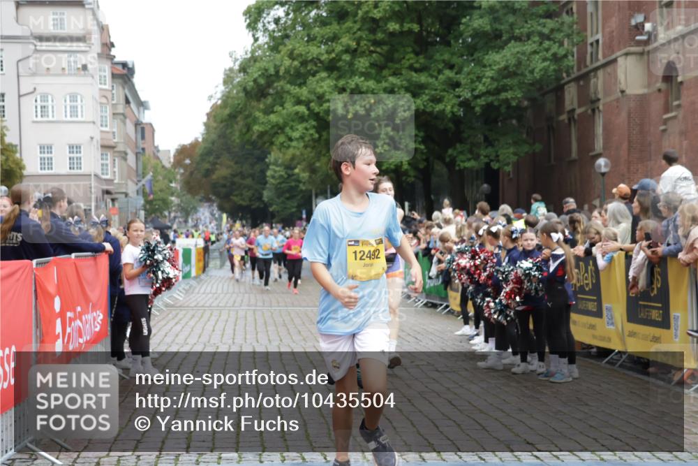 13.09.2026 - Kiel Lauf Yannick Fuchs http://msf.ph/oto/10435504 13.09.2026 09:49:31 Ziel 2065, 2327, 2919, 3785, 4363, 4376, 4711, 5404, 10145, 12492, 12632, 221, 784, 1559, 1561, 2115, 2592, 2626, 2731, 2867, 2919, 3094, 3418, 3550, 4173, 4333, 4364, 4961, 4962, 6065, 6278, 6593, 8617, 8681, 8844, 8869, 9001, 9058, 9219, 10150, 11190, 11294, 11322, 11411, 11989, 11990, 2066, 2110, 2366, 2976, 3571, 3687, 4067, 4125, 6359, 6658, 7606, 7641, 7884, 8128, 9944, 10105, 10159, 10229, 10565, 10990, 11973, 12045, 12560, 12749, 830, 3550, 4961, 6065 meine-sportfotos.de