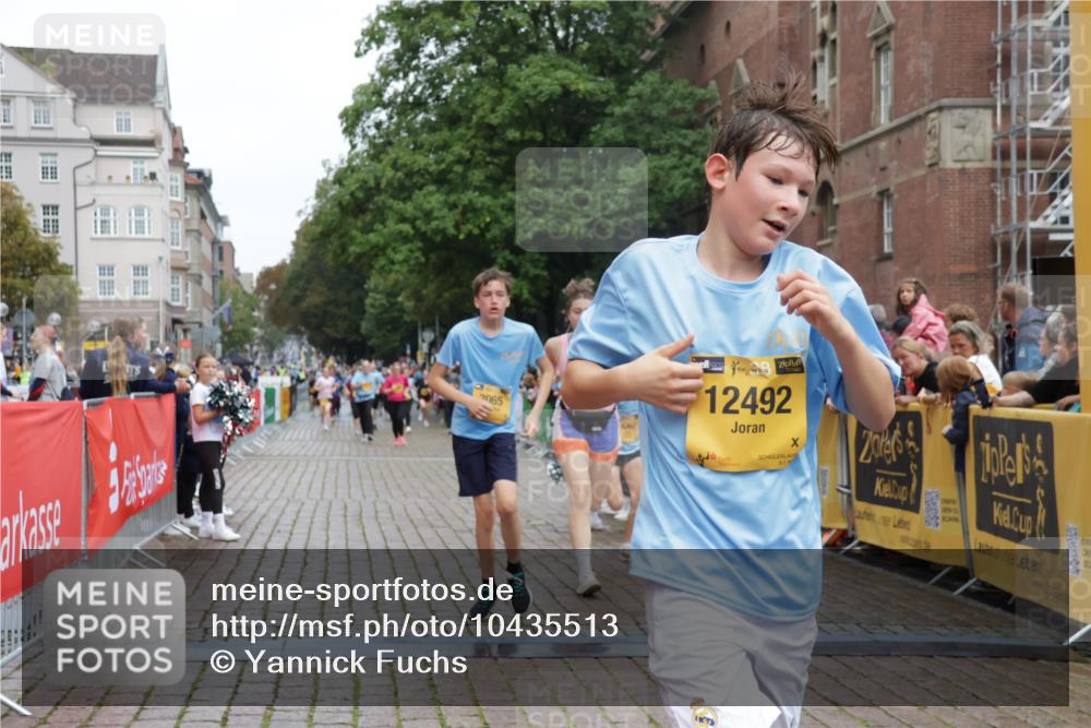 13.09.2026 - Kiel Lauf Yannick Fuchs http://msf.ph/oto/10435513 13.09.2026 09:49:32 Ziel 2065, 2327, 3785, 4363, 4376, 4711, 5404, 10145, 12492, 12632, 221, 784, 1559, 1561, 2115, 2592, 2626, 2731, 2867, 2919, 3094, 3418, 3550, 4173, 4333, 4364, 4961, 4962, 6065, 6278, 8617, 8681, 8844, 8869, 9001, 9058, 9219, 10150, 11190, 11294, 11322, 11411, 11989, 11990, 2066, 2110, 2366, 2976, 3571, 3687, 4067, 4125, 6359, 6658, 7606, 7641, 7884, 8128, 9944, 10105, 10159, 10229, 10565, 10990, 11973, 12045, 12560, 12749, 830, 3550, 4961, 6065 meine-sportfotos.de