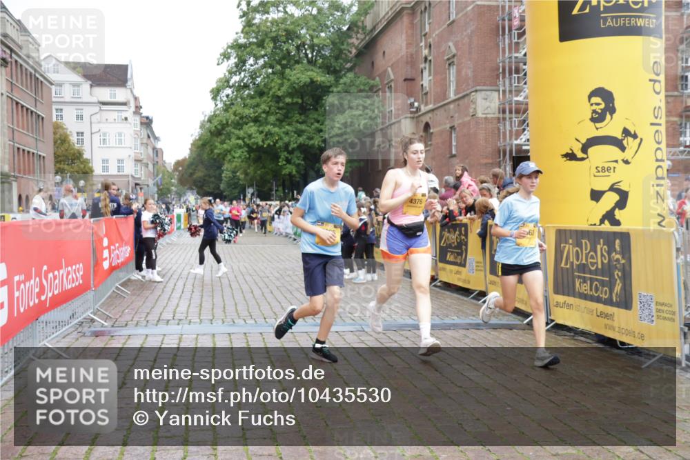13.09.2026 - Kiel Lauf Yannick Fuchs http://msf.ph/oto/10435530 13.09.2026 09:49:34 Ziel 2065, 2327, 3785, 4363, 4376, 4711, 5404, 9944, 11973, 12492, 12632, 221, 784, 1559, 1561, 2115, 2327, 2592, 2626, 2731, 2867, 2919, 3094, 3785, 4173, 4333, 4364, 4961, 4962, 6278, 8617, 8681, 8844, 8869, 9001, 9058, 9219, 10145, 10150, 11190, 11322, 11411, 11989, 11990, 2066, 2110, 2366, 2976, 3571, 3687, 4067, 4125, 6359, 6658, 6706, 6707, 7606, 7641, 7884, 7937, 8128, 10105, 10159, 10229, 10565, 10990, 12045, 12047, 12560, 12749, 830, 3550, 4961, 6065, 11411 meine-sportfotos.de