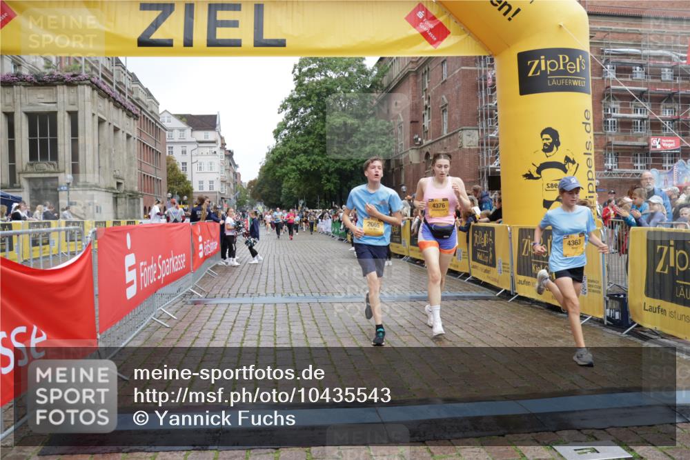 13.09.2026 - Kiel Lauf Yannick Fuchs http://msf.ph/oto/10435543 13.09.2026 09:49:34 Ziel 2065, 2327, 3785, 4363, 4376, 4711, 5404, 9944, 11973, 12492, 12632, 221, 784, 1559, 1561, 2115, 2327, 2592, 2626, 2731, 2867, 2919, 3094, 3785, 4173, 4333, 4364, 4961, 4962, 6278, 8617, 8681, 8844, 8869, 9001, 9058, 9219, 10145, 10150, 11190, 11322, 11411, 11989, 11990, 2066, 2110, 2366, 2976, 3571, 3687, 4067, 4125, 6359, 6658, 6706, 6707, 7606, 7641, 7884, 7937, 8128, 10105, 10159, 10229, 10565, 10990, 12045, 12047, 12560, 12749, 830, 3550, 4961, 6065, 11411 meine-sportfotos.de