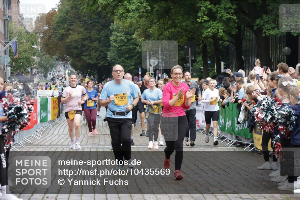 13.09.2026 - Kiel Lauf Yannick Fuchs http://msf.ph/oto/10435569 13.09.2026 09:49:38 Ziel 2065, 2110, 2366, 3687, 4067, 4363, 4376, 7641, 8128, 9944, 10159, 11973, 12045, 12492, 221, 784, 1559, 1561, 2115, 2327, 2592, 2626, 2731, 2867, 2919, 3094, 3785, 4173, 4333, 4364, 4711, 4962, 5404, 6278, 8617, 8681, 8869, 9001, 10145, 10150, 11190, 11322, 11989, 11990, 12492, 12632, 2066, 2976, 3571, 3914, 4125, 5791, 6359, 6658, 6706, 6707, 7606, 7884, 7937, 10105, 10178, 10229, 10565, 10990, 12047, 12462, 12560, 12749, 3550, 4961, 6065, 6278, 11411 meine-sportfotos.de