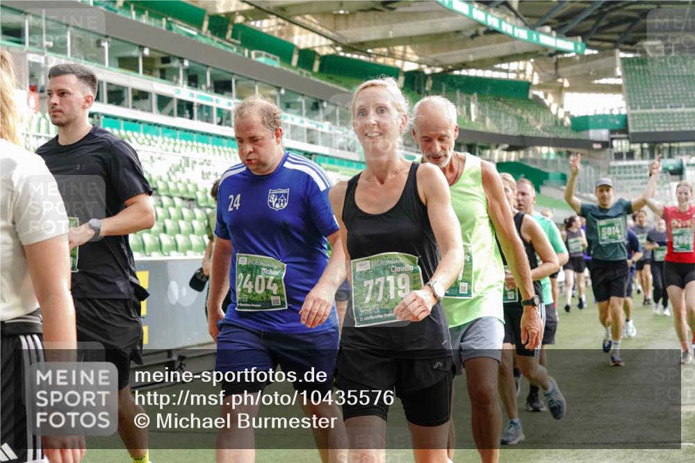 13.09.2026 - 21. swb-Marathon Bremen Michael Burmester http://msf.ph/oto/10435576 13.09.2026 13:34:14 Laufen im Stadion 155, 170, 193, 368, 428, 594, 679, 709, 765, 916, 1001, 1026, 1048, 1051, 1098, 1280, 1321, 1444, 1553, 1557, 1560, 1591, 1592, 1607, 1661, 1703, 1760, 1772, 1784, 1827, 1992, 1996, 2077, 2132, 2226, 2338, 2399, 2400, 2451, 2479, 2511, 2515, 2543, 2616, 2630, 2641, 2718, 2735, 2757, 2787, 2791, 2982, 3014, 3179, 3191, 3345, 3443, 3503, 3547, 3577, 3601, 3614, 3660, 3708, 3709, 3720, 3797, 3875, 3901, 3904, 3911, 3914, 3952, 4001, 4014, 4500, 4561, 5151 meine-sportfotos.de