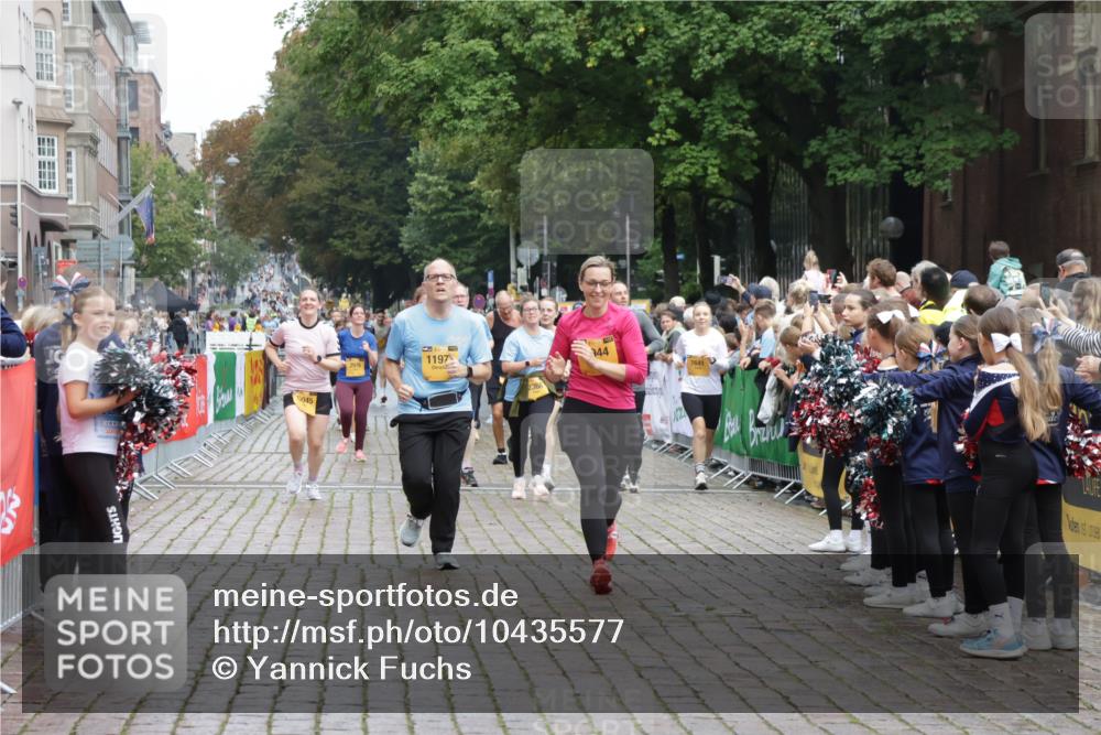 13.09.2026 - Kiel Lauf Yannick Fuchs http://msf.ph/oto/10435577 13.09.2026 09:49:38 Ziel 2065, 2110, 2366, 3687, 4067, 4363, 4376, 7641, 8128, 9944, 10159, 11973, 12045, 12492, 221, 784, 1559, 1561, 2115, 2327, 2592, 2626, 2731, 2867, 2919, 3094, 3785, 4173, 4333, 4364, 4711, 4962, 5404, 6278, 8617, 8681, 8869, 9001, 10145, 10150, 11190, 11322, 11989, 11990, 12492, 12632, 2066, 2976, 3571, 3914, 4125, 5791, 6359, 6658, 6706, 6707, 7606, 7884, 7937, 10105, 10178, 10229, 10565, 10990, 12047, 12462, 12560, 12749, 3550, 4961, 6065, 6278, 11411 meine-sportfotos.de