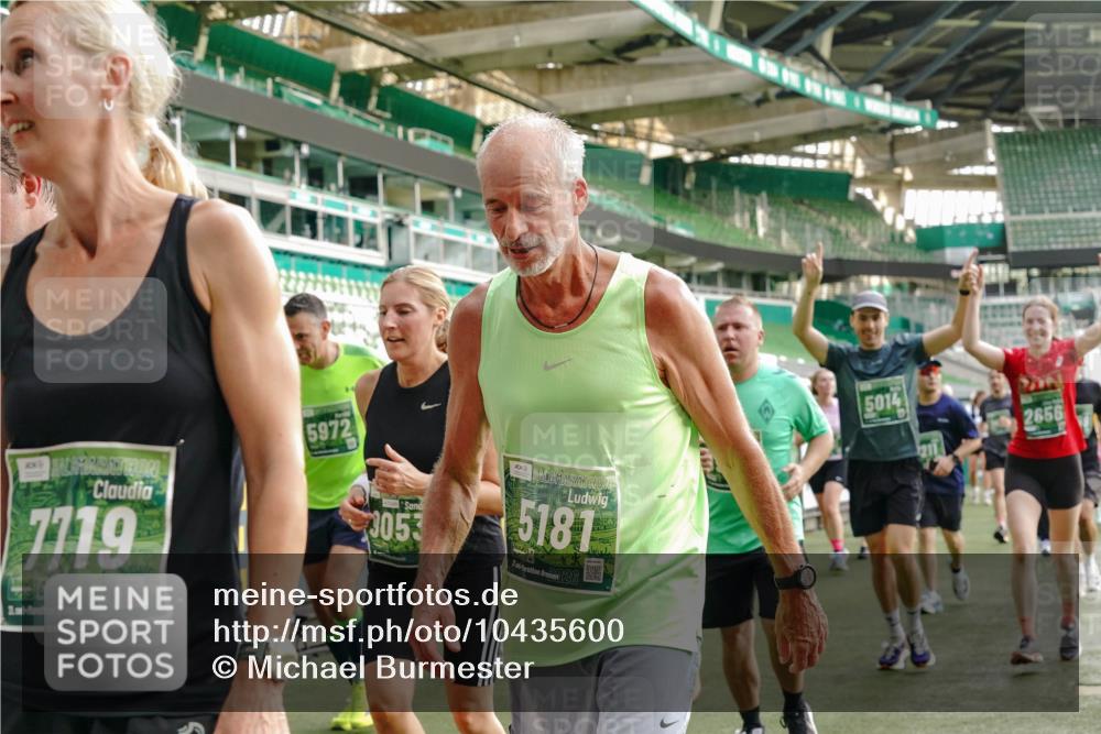 13.09.2026 - 21. swb-Marathon Bremen Michael Burmester http://msf.ph/oto/10435600 13.09.2026 13:34:15 Laufen im Stadion 155, 170, 193, 368, 428, 594, 679, 709, 765, 916, 1001, 1026, 1048, 1051, 1098, 1280, 1321, 1396, 1444, 1553, 1557, 1560, 1591, 1592, 1607, 1661, 1703, 1760, 1772, 1784, 1827, 1992, 1996, 2077, 2132, 2226, 2338, 2399, 2400, 2451, 2479, 2511, 2515, 2543, 2616, 2630, 2641, 2718, 2735, 2757, 2787, 2791, 2982, 3014, 3179, 3191, 3345, 3443, 3503, 3547, 3577, 3601, 3614, 3660, 3708, 3709, 3720, 3797, 3875, 3901, 3904, 3911, 3914, 3952, 4001, 4014, 4500, 4561, 5151 meine-sportfotos.de