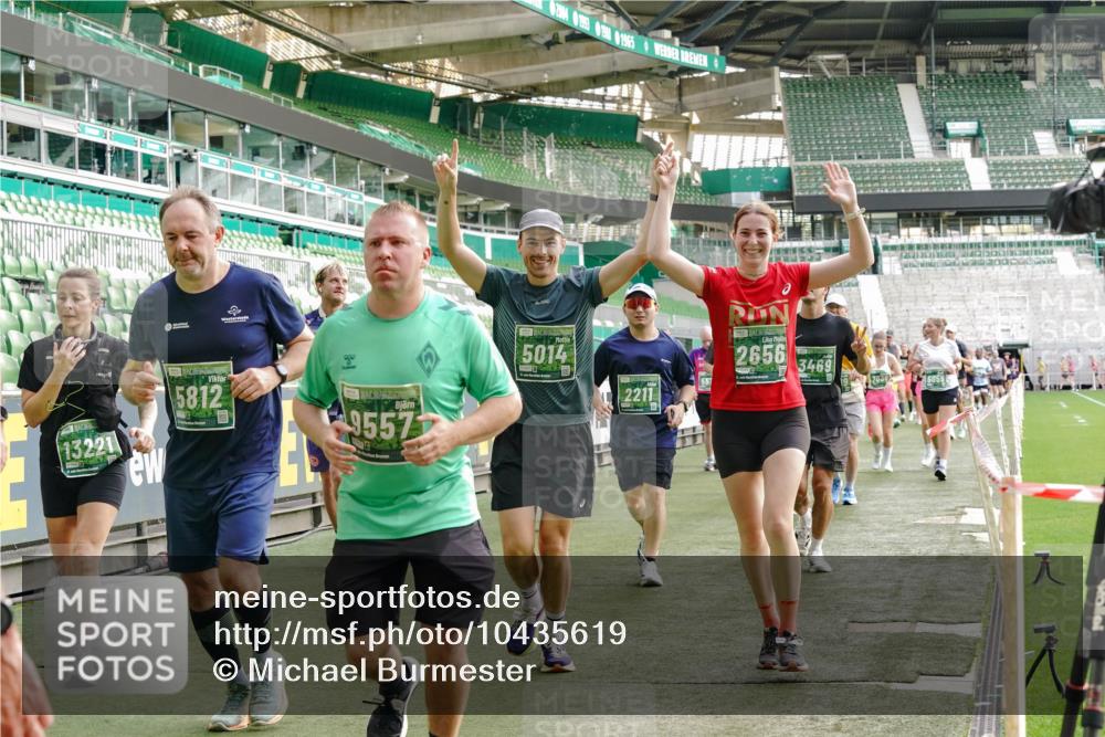 13.09.2026 - 21. swb-Marathon Bremen Michael Burmester http://msf.ph/oto/10435619 13.09.2026 13:34:16 Laufen im Stadion 155, 170, 193, 368, 428, 594, 679, 709, 765, 916, 1001, 1026, 1048, 1051, 1098, 1280, 1321, 1396, 1444, 1553, 1557, 1560, 1591, 1592, 1607, 1661, 1703, 1760, 1772, 1784, 1827, 1992, 1996, 2077, 2132, 2226, 2338, 2399, 2400, 2451, 2479, 2511, 2515, 2543, 2616, 2630, 2641, 2718, 2735, 2757, 2787, 2791, 2982, 3014, 3179, 3191, 3345, 3443, 3503, 3547, 3577, 3601, 3614, 3660, 3708, 3709, 3720, 3797, 3875, 3901, 3904, 3911, 3914, 3952, 4001, 4014, 4500, 4546, 4561, 5151 meine-sportfotos.de