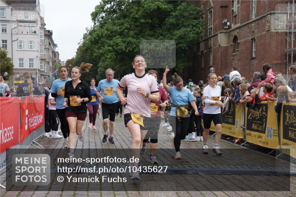 13.09.2026 - Kiel Lauf Yannick Fuchs http://msf.ph/oto/10435627 13.09.2026 09:49:44 Ziel 2066, 2110, 2366, 2976, 3571, 3687, 4067, 4125, 6658, 7606, 7641, 7884, 8128, 9944, 10159, 10229, 10565, 10990, 11973, 12045, 12560, 12749, 221, 784, 2065, 2115, 2327, 2592, 2626, 2731, 2919, 3094, 3785, 4173, 4363, 4364, 4376, 4711, 4962, 5404, 8617, 8681, 8869, 10145, 10150, 11989, 11990, 12492, 12632, 639, 951, 1033, 1796, 3914, 4856, 5791, 6359, 6706, 6707, 7937, 8584, 8585, 8589, 8790, 8890, 9122, 9780, 10105, 10178, 12047, 12462, 6278, 11411 meine-sportfotos.de
