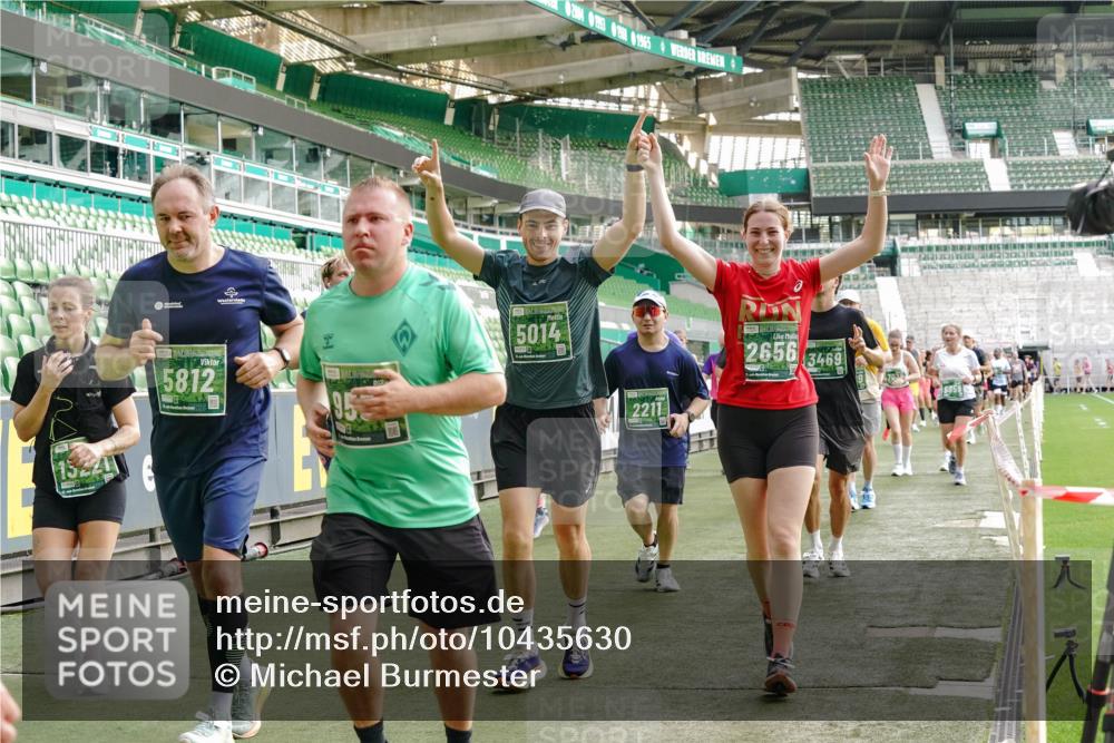 13.09.2026 - 21. swb-Marathon Bremen Michael Burmester http://msf.ph/oto/10435630 13.09.2026 13:34:16 Laufen im Stadion 155, 170, 193, 368, 428, 594, 679, 709, 765, 916, 1001, 1026, 1048, 1051, 1098, 1280, 1321, 1396, 1444, 1553, 1557, 1560, 1591, 1592, 1607, 1661, 1703, 1760, 1772, 1784, 1827, 1992, 1996, 2077, 2132, 2226, 2338, 2399, 2400, 2451, 2479, 2511, 2515, 2543, 2616, 2630, 2641, 2718, 2735, 2757, 2787, 2791, 2982, 3014, 3179, 3191, 3345, 3443, 3503, 3547, 3577, 3601, 3614, 3660, 3708, 3709, 3720, 3797, 3875, 3901, 3904, 3911, 3914, 3952, 4001, 4014, 4500, 4546, 4561, 5151 meine-sportfotos.de