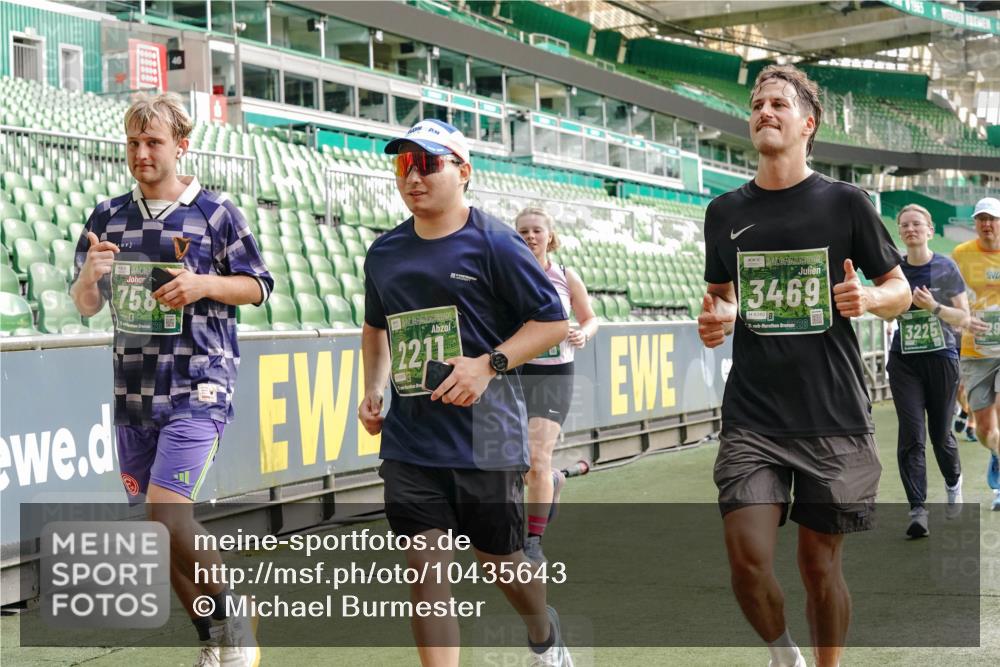 13.09.2026 - 21. swb-Marathon Bremen Michael Burmester http://msf.ph/oto/10435643 13.09.2026 13:34:19 Laufen im Stadion 155, 170, 193, 368, 428, 594, 679, 709, 765, 916, 1001, 1026, 1048, 1051, 1098, 1280, 1321, 1396, 1444, 1553, 1557, 1560, 1591, 1592, 1607, 1661, 1703, 1760, 1772, 1784, 1827, 1992, 1996, 2077, 2132, 2226, 2335, 2338, 2399, 2400, 2451, 2479, 2511, 2515, 2543, 2630, 2641, 2718, 2735, 2757, 2787, 2791, 2982, 3179, 3191, 3345, 3443, 3503, 3547, 3577, 3601, 3614, 3660, 3708, 3709, 3720, 3797, 3875, 3901, 3904, 3911, 3914, 3952, 4001, 4014, 4500, 4546, 4561, 5151 meine-sportfotos.de
