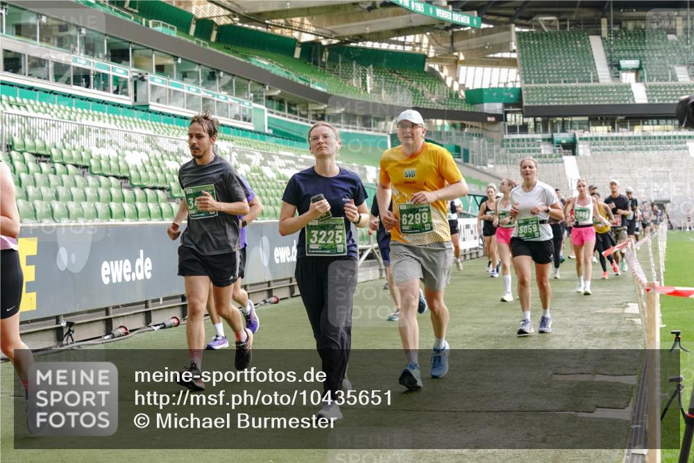 13.09.2026 - 21. swb-Marathon Bremen Michael Burmester http://msf.ph/oto/10435651 13.09.2026 13:34:20 Laufen im Stadion 155, 170, 193, 368, 428, 594, 679, 709, 765, 916, 1001, 1026, 1048, 1051, 1098, 1280, 1321, 1396, 1444, 1553, 1557, 1560, 1591, 1592, 1607, 1661, 1703, 1760, 1772, 1784, 1827, 1992, 1996, 2077, 2132, 2226, 2335, 2338, 2399, 2400, 2451, 2479, 2511, 2515, 2543, 2630, 2641, 2718, 2735, 2757, 2787, 2791, 2982, 3179, 3191, 3345, 3443, 3503, 3547, 3577, 3601, 3614, 3660, 3708, 3709, 3720, 3797, 3875, 3904, 3911, 3914, 3952, 4001, 4014, 4500, 4546, 4561, 5151 meine-sportfotos.de