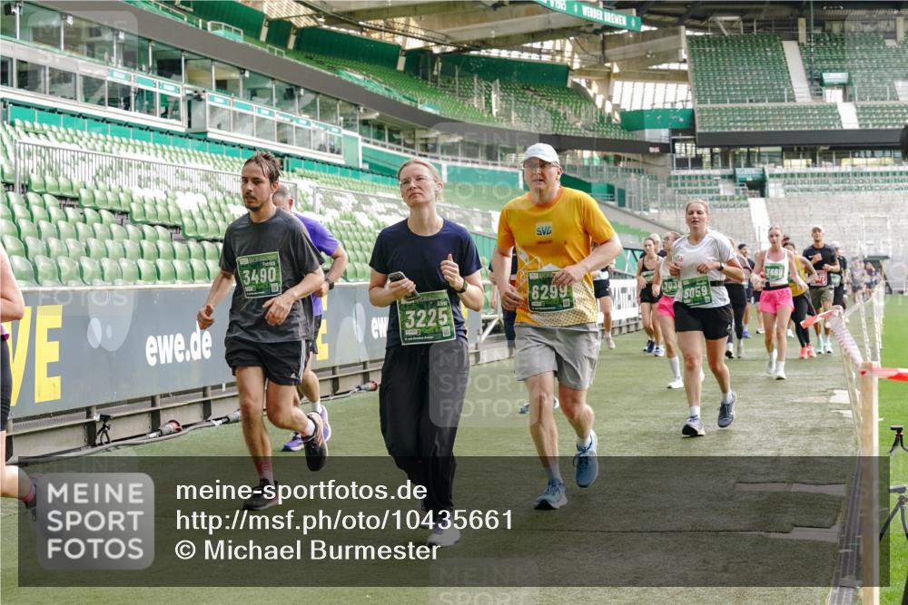 13.09.2026 - 21. swb-Marathon Bremen Michael Burmester http://msf.ph/oto/10435661 13.09.2026 13:34:20 Laufen im Stadion 155, 170, 193, 368, 428, 594, 679, 709, 765, 916, 1001, 1026, 1048, 1051, 1098, 1280, 1321, 1396, 1444, 1553, 1557, 1560, 1591, 1592, 1607, 1661, 1703, 1760, 1772, 1784, 1827, 1992, 1996, 2077, 2132, 2226, 2335, 2338, 2399, 2400, 2451, 2479, 2511, 2515, 2543, 2630, 2641, 2718, 2735, 2757, 2787, 2791, 2982, 3179, 3191, 3345, 3443, 3503, 3547, 3577, 3601, 3614, 3660, 3708, 3709, 3720, 3797, 3875, 3904, 3911, 3914, 3952, 4001, 4014, 4500, 4546, 4561, 5151 meine-sportfotos.de