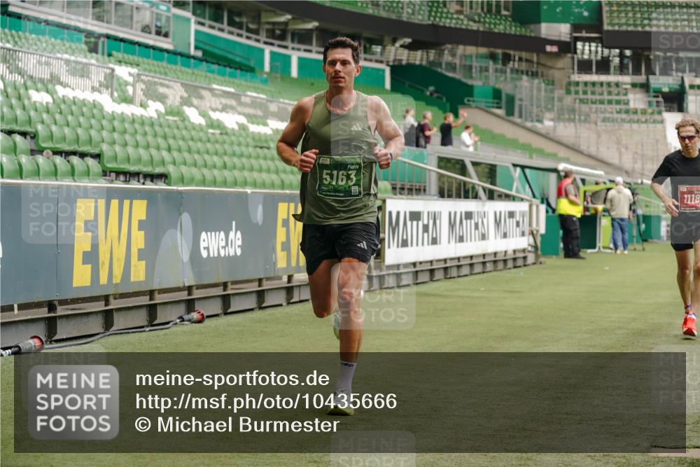 13.09.2026 - 21. swb-Marathon Bremen Michael Burmester http://msf.ph/oto/10435666 13.09.2026 12:38:06 Laufen im Stadion 277, 346, 466, 658, 895, 901, 1090, 1118, 1248, 1320, 1323, 1385, 1472, 1485, 1583, 1587, 1604, 1754, 1911, 2073, 2141, 2352, 2585, 2670, 3080, 3606, 3617, 5160, 6112, 7244, 7650, 8077, 8081, 8729, 9399, 9522, 9617, 250, 272, 299, 525, 919, 1089, 1212, 1875, 2072, 5428 meine-sportfotos.de