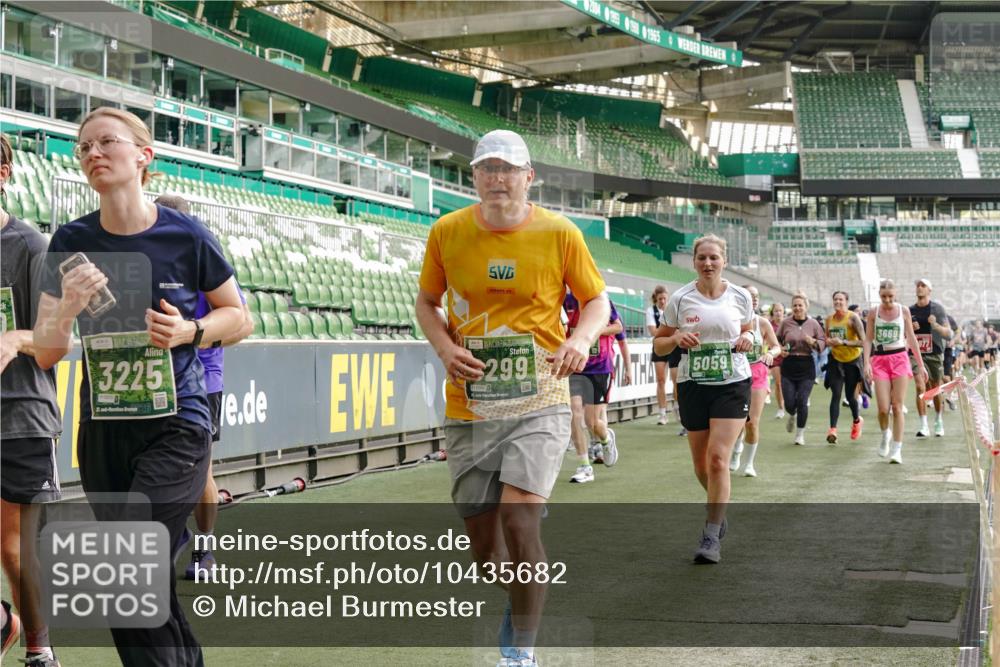 13.09.2026 - 21. swb-Marathon Bremen Michael Burmester http://msf.ph/oto/10435682 13.09.2026 13:34:21 Laufen im Stadion 155, 170, 193, 368, 428, 594, 679, 709, 765, 916, 1001, 1026, 1048, 1051, 1098, 1280, 1321, 1396, 1444, 1553, 1557, 1560, 1607, 1661, 1703, 1760, 1772, 1784, 1827, 1992, 1996, 2077, 2132, 2226, 2335, 2338, 2399, 2400, 2451, 2479, 2511, 2515, 2543, 2630, 2641, 2718, 2735, 2757, 2787, 2791, 2982, 3179, 3191, 3345, 3443, 3503, 3547, 3577, 3601, 3614, 3660, 3708, 3709, 3720, 3797, 3875, 3904, 3911, 3914, 3952, 4001, 4014, 4500, 4546, 4561, 5151 meine-sportfotos.de