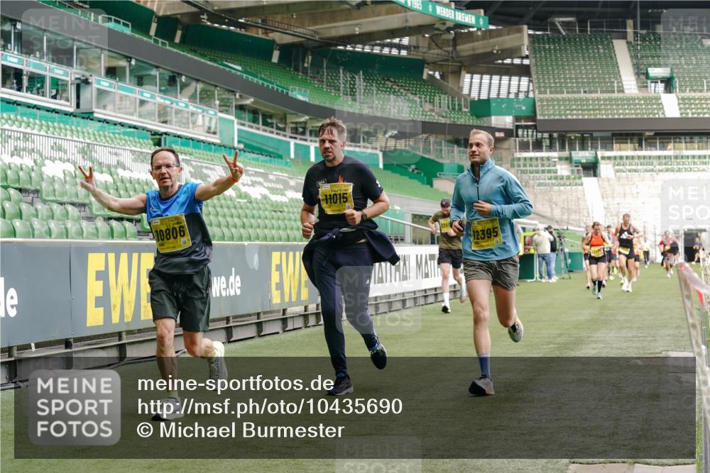 13.09.2026 - 21. swb-Marathon Bremen Michael Burmester http://msf.ph/oto/10435690 13.09.2026 10:25:54 Laufen im Stadion 10143, 10210, 10214, 10228, 10312, 10318, 10328, 10336, 10337, 10342, 10346, 10352, 10358, 10398, 10436, 10445, 10447, 10454, 10456, 10536, 10593, 10632, 10735, 10742, 10775, 10806, 10807, 10816, 10861, 10866, 10987, 10988, 11015, 11019, 11020, 11088, 11108, 11130, 11135, 11155, 11187, 11199, 11209, 11232, 11265, 11279, 11312, 11375, 11442, 11447, 11468, 11527, 11607, 11615, 11630, 11632, 11704, 11758, 11826, 11948, 12281, 12406, 12426, 12525, 13585 meine-sportfotos.de