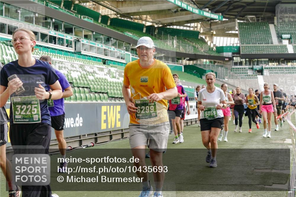 13.09.2026 - 21. swb-Marathon Bremen Michael Burmester http://msf.ph/oto/10435693 13.09.2026 13:34:21 Laufen im Stadion 155, 170, 193, 368, 428, 594, 679, 709, 765, 916, 1001, 1026, 1048, 1051, 1098, 1280, 1321, 1396, 1444, 1553, 1557, 1560, 1607, 1661, 1703, 1760, 1772, 1784, 1827, 1992, 1996, 2077, 2132, 2226, 2335, 2338, 2399, 2400, 2451, 2479, 2511, 2515, 2543, 2630, 2641, 2718, 2735, 2757, 2787, 2791, 2982, 3179, 3191, 3345, 3443, 3503, 3547, 3577, 3601, 3614, 3660, 3708, 3709, 3720, 3797, 3875, 3904, 3911, 3914, 3952, 4001, 4014, 4500, 4546, 4561, 5151 meine-sportfotos.de