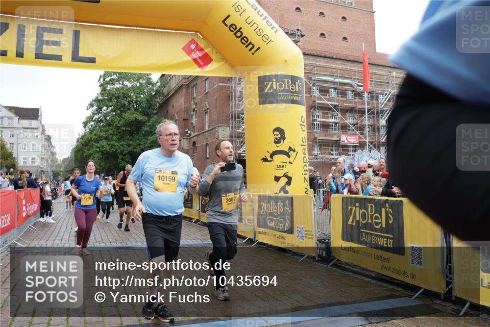 13.09.2026 - Kiel Lauf Yannick Fuchs http://msf.ph/oto/10435694 13.09.2026 09:49:48 Ziel 2066, 2110, 2366, 2976, 3571, 3687, 4067, 4125, 6359, 6658, 6706, 6707, 7606, 7641, 7884, 7937, 8128, 9944, 10105, 10159, 10229, 10565, 10990, 11973, 12045, 12047, 12560, 12749, 784, 2065, 2115, 2327, 2626, 2731, 2919, 3785, 4173, 4363, 4364, 4376, 4711, 4962, 5404, 8617, 8681, 8869, 9944, 10145, 11989, 11990, 12492, 12632, 639, 951, 1033, 1796, 3042, 3602, 3914, 4856, 5619, 5791, 7142, 8584, 8585, 8589, 8790, 8890, 9122, 9780, 10074, 10108, 10178, 10487, 10491, 12462 meine-sportfotos.de