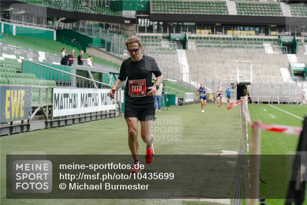 13.09.2026 - 21. swb-Marathon Bremen Michael Burmester http://msf.ph/oto/10435699 13.09.2026 12:38:08 Laufen im Stadion 277, 346, 466, 658, 895, 901, 1090, 1118, 1248, 1320, 1323, 1385, 1472, 1485, 1583, 1587, 1604, 1754, 1911, 2073, 2141, 2352, 2585, 2670, 3080, 3606, 3617, 5160, 5163, 6112, 7244, 7650, 8077, 8081, 8729, 9399, 9522, 9617, 250, 272, 299, 525, 919, 1089, 1212, 1875, 2072, 5428 meine-sportfotos.de
