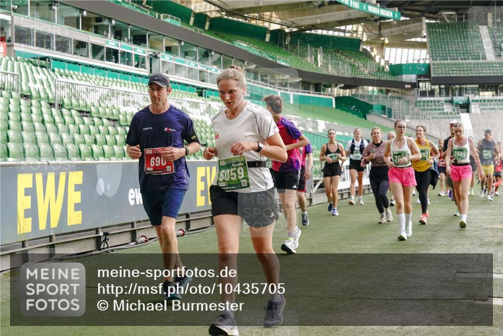 13.09.2026 - 21. swb-Marathon Bremen Michael Burmester http://msf.ph/oto/10435705 13.09.2026 13:34:23 Laufen im Stadion 155, 170, 193, 368, 428, 496, 594, 679, 709, 765, 916, 1001, 1026, 1048, 1051, 1098, 1280, 1321, 1396, 1444, 1553, 1557, 1560, 1607, 1661, 1703, 1760, 1772, 1784, 1827, 1965, 1992, 1996, 2077, 2132, 2226, 2335, 2338, 2399, 2400, 2451, 2479, 2511, 2515, 2543, 2641, 2718, 2735, 2757, 2787, 2791, 2982, 3179, 3191, 3345, 3443, 3503, 3547, 3577, 3601, 3614, 3660, 3708, 3709, 3720, 3797, 3875, 3904, 3911, 3914, 3952, 4001, 4014, 4500, 4546, 4561, 5151 meine-sportfotos.de