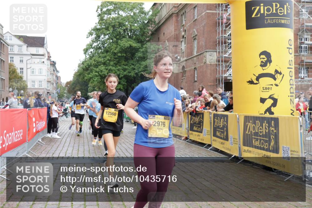 13.09.2026 - Kiel Lauf Yannick Fuchs http://msf.ph/oto/10435716 13.09.2026 09:49:49 Ziel 2066, 2110, 2366, 2976, 3571, 3687, 4067, 4125, 6359, 6658, 6706, 6707, 7606, 7641, 7884, 7937, 8128, 10105, 10159, 10229, 10565, 10990, 11973, 12045, 12047, 12560, 12749, 784, 2065, 2115, 2327, 2626, 2731, 2919, 3785, 4173, 4363, 4364, 4376, 4711, 4962, 5404, 8617, 8869, 9944, 10145, 11973, 11989, 11990, 12492, 12632, 639, 951, 1033, 1796, 3042, 3602, 3914, 4856, 5619, 5791, 7142, 8584, 8585, 8589, 8790, 8890, 9122, 9780, 10074, 10108, 10178, 10487, 10491, 12462 meine-sportfotos.de