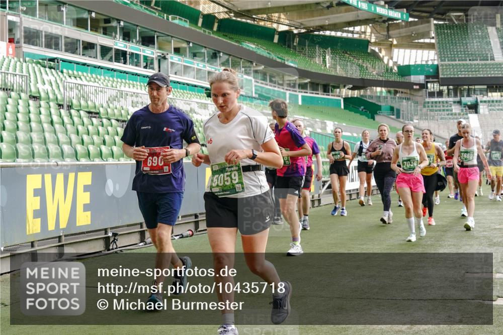 13.09.2026 - 21. swb-Marathon Bremen Michael Burmester http://msf.ph/oto/10435718 13.09.2026 13:34:23 Laufen im Stadion 155, 170, 193, 368, 428, 496, 594, 679, 709, 765, 916, 1001, 1026, 1048, 1051, 1098, 1280, 1321, 1396, 1444, 1553, 1557, 1560, 1607, 1661, 1703, 1760, 1772, 1784, 1827, 1965, 1992, 1996, 2077, 2132, 2226, 2335, 2338, 2399, 2400, 2451, 2479, 2511, 2515, 2543, 2641, 2718, 2735, 2757, 2787, 2791, 2982, 3179, 3191, 3345, 3443, 3503, 3547, 3577, 3601, 3614, 3660, 3708, 3709, 3720, 3797, 3875, 3904, 3911, 3914, 3952, 4001, 4014, 4500, 4546, 4561, 5151 meine-sportfotos.de