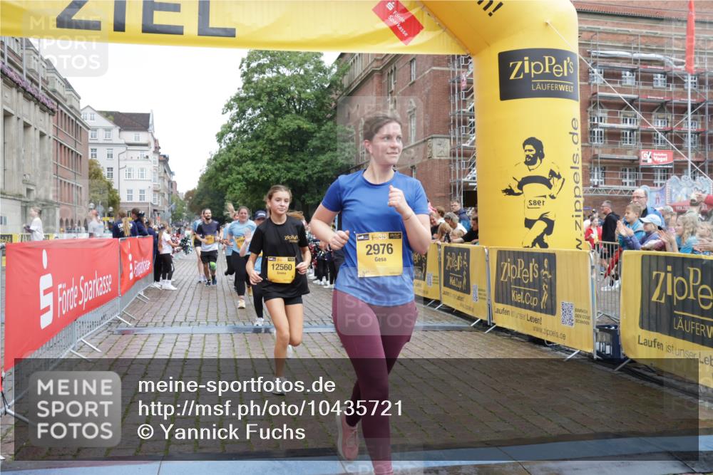 13.09.2026 - Kiel Lauf Yannick Fuchs http://msf.ph/oto/10435721 13.09.2026 09:49:49 Ziel 2066, 2110, 2366, 2976, 3571, 3687, 4067, 4125, 6359, 6658, 6706, 6707, 7606, 7641, 7884, 7937, 8128, 10105, 10159, 10229, 10565, 10990, 11973, 12045, 12047, 12560, 12749, 784, 2065, 2115, 2327, 2626, 2731, 2919, 3785, 4173, 4363, 4364, 4376, 4711, 4962, 5404, 8617, 8869, 9944, 10145, 11973, 11989, 11990, 12492, 12632, 639, 951, 1033, 1796, 3042, 3602, 3914, 4856, 5619, 5791, 7142, 8584, 8585, 8589, 8790, 8890, 9122, 9780, 10074, 10108, 10178, 10487, 10491, 12462 meine-sportfotos.de