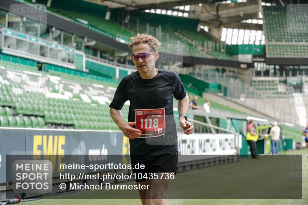 13.09.2026 - 21. swb-Marathon Bremen Michael Burmester http://msf.ph/oto/10435736 13.09.2026 12:38:09 Laufen im Stadion 277, 346, 466, 658, 895, 901, 1090, 1118, 1248, 1320, 1323, 1385, 1472, 1485, 1583, 1587, 1604, 1754, 1911, 2073, 2141, 2352, 2585, 2670, 3080, 3606, 3617, 5160, 5163, 6112, 7244, 7650, 8077, 8081, 8729, 9399, 9522, 9617, 250, 272, 299, 525, 919, 1089, 1212, 1875, 2072, 5428 meine-sportfotos.de