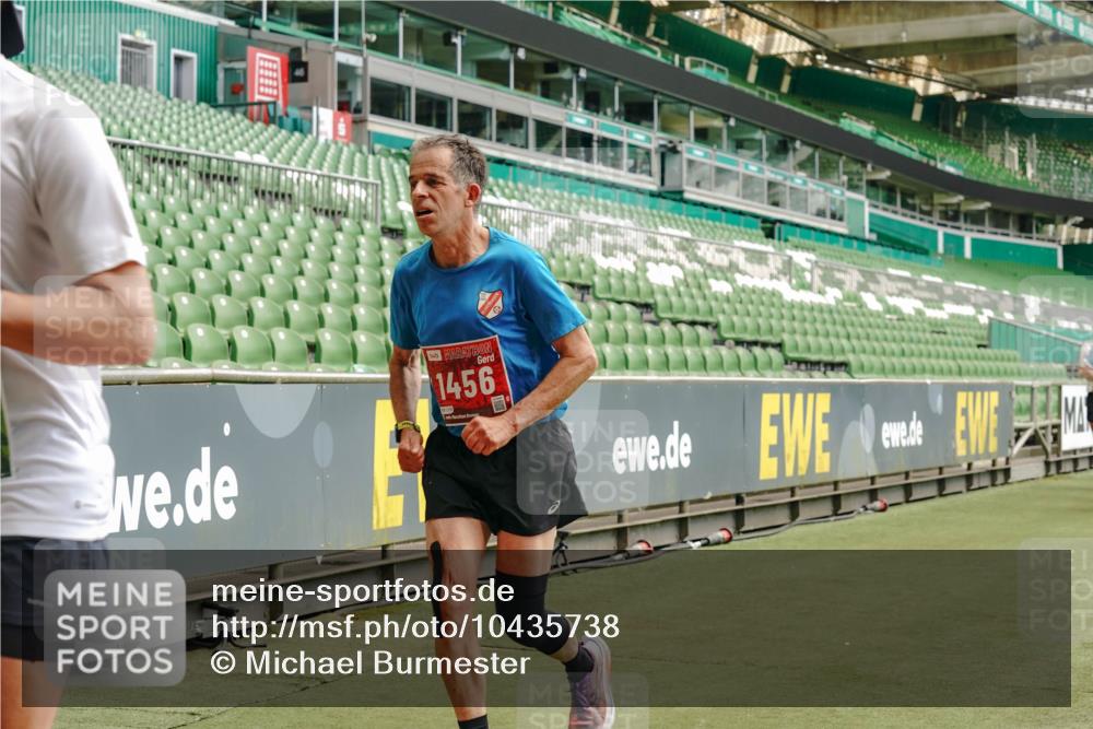 13.09.2026 - 21. swb-Marathon Bremen Michael Burmester http://msf.ph/oto/10435738 13.09.2026 13:05:31 Laufen im Stadion 109, 178, 217, 244, 287, 323, 394, 430, 454, 534, 536, 565, 578, 613, 647, 784, 891, 900, 1073, 1239, 1243, 1274, 1307, 1308, 1373, 1380, 1456, 1533, 1581, 1627, 1656, 1687, 1780, 1914, 1932, 1941, 2023, 2076, 2089, 2126, 2241, 2244, 2265, 2301, 2310, 2355, 2369, 2393, 2430, 2452, 2464, 2602, 2723, 2742, 2764, 2867, 2872, 2891, 2910, 2919, 2957, 2959, 2985, 3028, 3030, 3115, 3217, 3278, 3320, 3343, 3419, 3425, 3444, 3485, 3521, 3796, 3909 meine-sportfotos.de