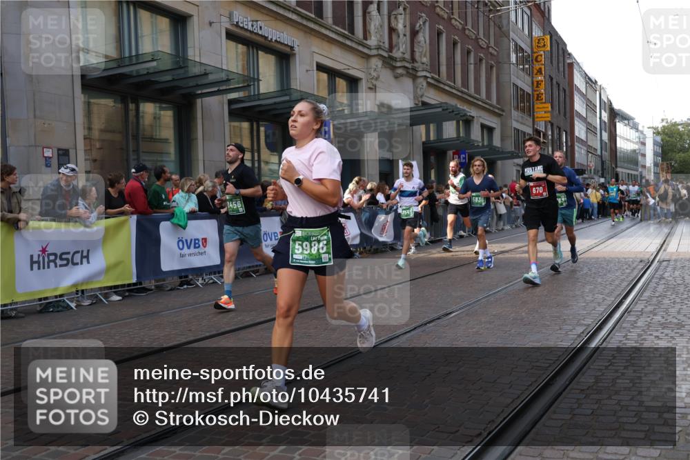 13.09.2026 - 21. swb-Marathon Bremen Strokosch-Dieckow http://msf.ph/oto/10435741 13.09.2026 13:14:07 Ziel 107, 199, 235, 376, 469, 1043, 1125, 1492, 1542, 1814, 1998, 2043, 2084, 2203, 2913, 2922, 3085, 3545, 3821, 4452, 4685, 4728, 5239, 5794, 5836, 5986, 6130, 6506, 7117, 7591, 7659, 7826, 8366, 8456, 8919, 9783, 9868, 235, 524, 670, 683, 1433, 1613, 1704, 1707, 1937, 2422, 2701, 2824, 3236, 5443, 5593, 5610, 6145, 6451, 7029, 7210, 7283, 7435, 7963, 8118, 8886, 9426, 9635, 10105 meine-sportfotos.de