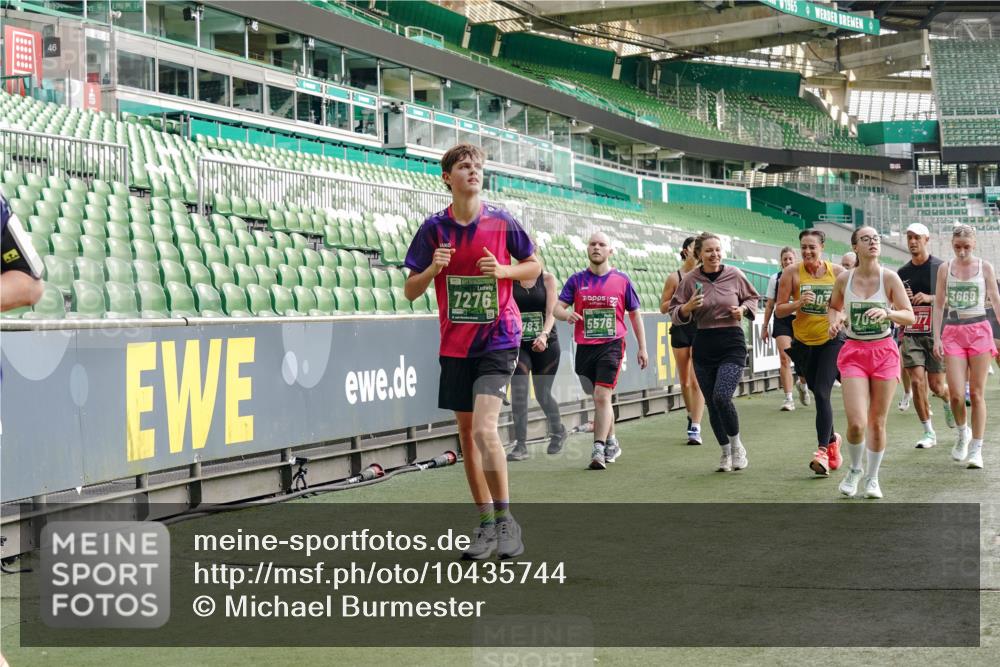 13.09.2026 - 21. swb-Marathon Bremen Michael Burmester http://msf.ph/oto/10435744 13.09.2026 13:34:24 Laufen im Stadion 155, 170, 193, 368, 428, 496, 594, 679, 709, 765, 916, 1001, 1026, 1048, 1051, 1098, 1280, 1321, 1396, 1444, 1553, 1557, 1560, 1607, 1661, 1703, 1760, 1772, 1784, 1827, 1965, 1992, 1996, 2077, 2132, 2226, 2335, 2338, 2399, 2400, 2451, 2479, 2511, 2515, 2543, 2641, 2718, 2735, 2757, 2787, 2791, 2982, 3179, 3191, 3345, 3443, 3503, 3547, 3577, 3601, 3614, 3660, 3708, 3709, 3720, 3797, 3875, 3904, 3911, 3914, 3952, 4001, 4014, 4500, 4546, 4561, 5151 meine-sportfotos.de