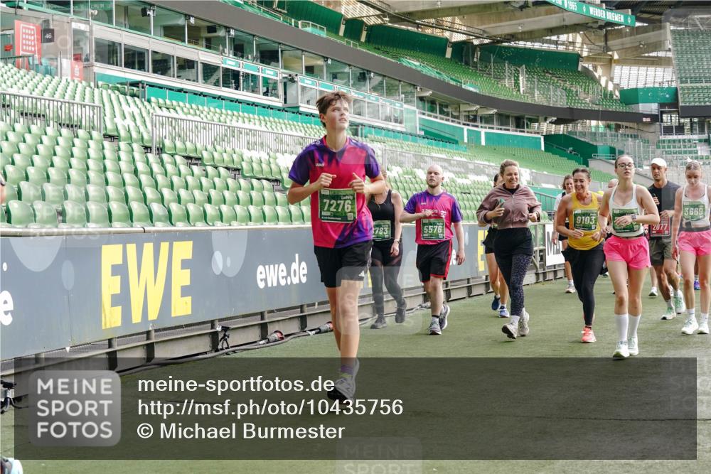 13.09.2026 - 21. swb-Marathon Bremen Michael Burmester http://msf.ph/oto/10435756 13.09.2026 13:34:24 Laufen im Stadion 155, 170, 193, 368, 428, 496, 594, 679, 709, 765, 916, 1001, 1026, 1048, 1051, 1098, 1280, 1321, 1396, 1444, 1553, 1557, 1560, 1607, 1661, 1703, 1760, 1772, 1784, 1827, 1965, 1992, 1996, 2077, 2132, 2226, 2335, 2338, 2399, 2400, 2451, 2479, 2511, 2515, 2543, 2641, 2718, 2735, 2757, 2787, 2791, 2982, 3179, 3191, 3345, 3443, 3503, 3547, 3577, 3601, 3614, 3660, 3708, 3709, 3720, 3797, 3875, 3904, 3911, 3914, 3952, 4001, 4014, 4500, 4546, 4561, 5151 meine-sportfotos.de
