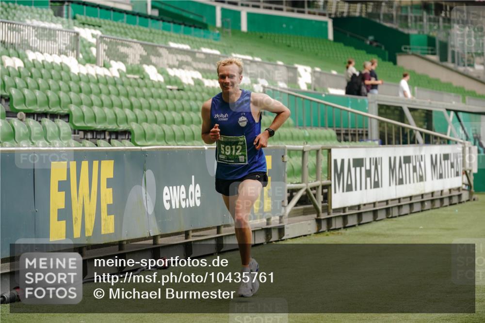 13.09.2026 - 21. swb-Marathon Bremen Michael Burmester http://msf.ph/oto/10435761 13.09.2026 12:38:18 Laufen im Stadion 277, 346, 466, 658, 895, 901, 1090, 1118, 1248, 1320, 1323, 1385, 1472, 1576, 1583, 1587, 1604, 1717, 1751, 1754, 1911, 2073, 2141, 2352, 2585, 2670, 3080, 3606, 3617, 5160, 5163, 6112, 7244, 7650, 8077, 8081, 8729, 9399, 9522, 9617, 250, 272, 299, 525, 919, 1089, 1212, 1550, 1875, 2072, 4232 meine-sportfotos.de