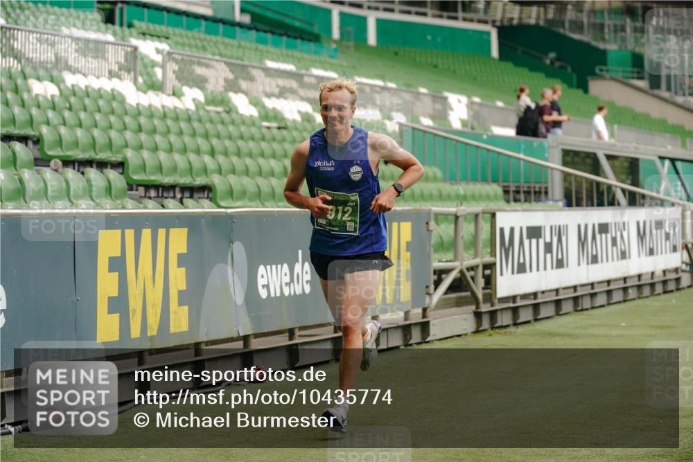 13.09.2026 - 21. swb-Marathon Bremen Michael Burmester http://msf.ph/oto/10435774 13.09.2026 12:38:18 Laufen im Stadion 277, 346, 466, 658, 895, 901, 1090, 1118, 1248, 1320, 1323, 1385, 1472, 1576, 1583, 1587, 1604, 1717, 1751, 1754, 1911, 2073, 2141, 2352, 2585, 2670, 3080, 3606, 3617, 5160, 5163, 6112, 7244, 7650, 8077, 8081, 8729, 9399, 9522, 9617, 250, 272, 299, 525, 919, 1089, 1212, 1550, 1875, 2072, 4232 meine-sportfotos.de